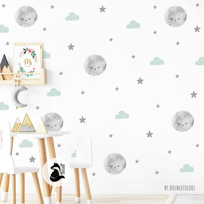 Lunas, nubes y estrellas